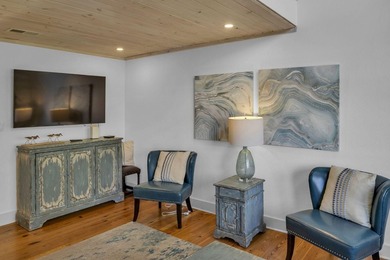 Fully renovated and rental ready 3BR 2.5BA lakefront condo in - photo 8