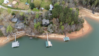 Private Retreat on Hartwell with Minimal Corp Property - photo 2