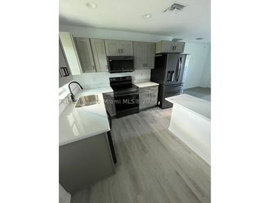 Practically Brand-new Construction! This beautiful 2 bedrooms ,2 - photo 2