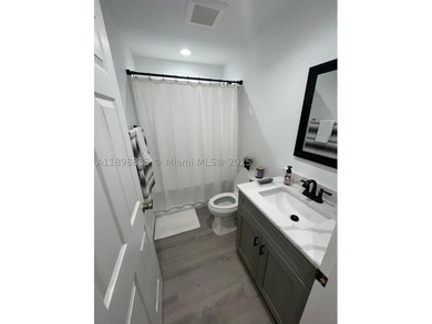 Practically Brand-new Construction! This beautiful 2 bedrooms ,2 - photo 3