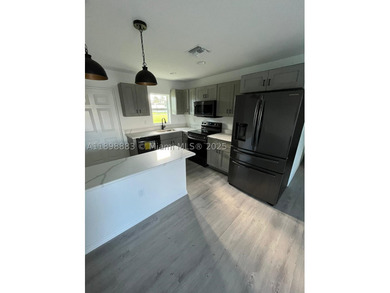 Practically Brand-new Construction! This beautiful 2 bedrooms ,2 - photo 8