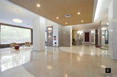 Junior one bed room apartment 6E in great condition on quiet - photo 1