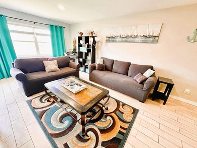 Rare Find 2 Bedrooms 2 Bathrooms (full size) + Laundry Room - photo 2