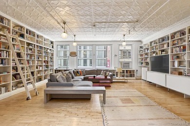 ICONIC FULL-FLOOR CHELSEA LOFT WITH DAZZLING SKYLIGHT & - photo 2
