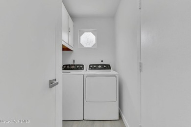 Welcome to this beautifully renovated Melville model in the - photo 42