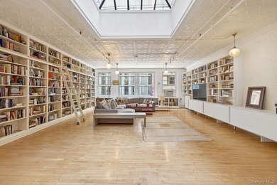 ICONIC FULL-FLOOR CHELSEA LOFT WITH DAZZLING SKYLIGHT & - photo 3
