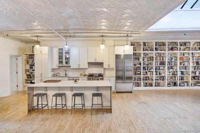 ICONIC FULL-FLOOR CHELSEA LOFT WITH DAZZLING SKYLIGHT & - photo 4