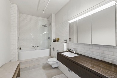 ICONIC FULL-FLOOR CHELSEA LOFT WITH DAZZLING SKYLIGHT & - photo 8