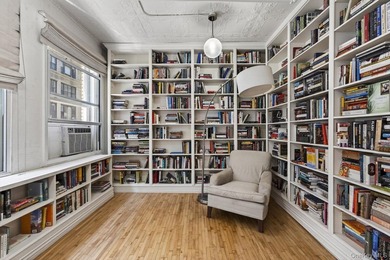 ICONIC FULL-FLOOR CHELSEA LOFT WITH DAZZLING SKYLIGHT & - photo 9