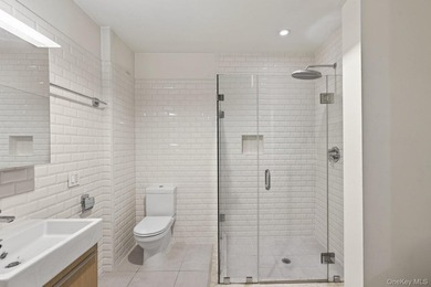 ICONIC FULL-FLOOR CHELSEA LOFT WITH DAZZLING SKYLIGHT & - photo 10