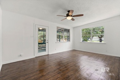 Prime investment opportunity, triplex in Gulf Shores! This - photo 3
