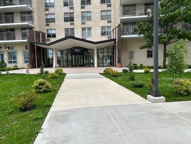 Welcome to Brightwater Tower.
Beautiful 2 bedroom, 1bath condo