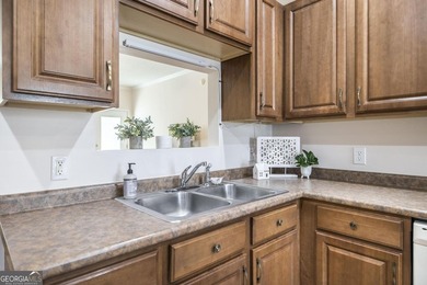 Welcome to comfortable, low maintenance living in Houston - photo 7