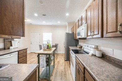 Welcome to comfortable, low maintenance living in Houston - photo 9