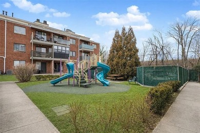 Welcome to this bright and comfortable 1-bedroom, 1-bath condo - photo 10