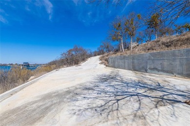 Lakefront Luxury Awaits at Deepwater Estates. Experience the - photo 14