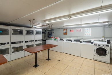 Modern and renovated corner unit in Salt Lake. This stylishly - photo 15