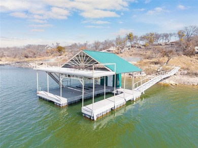 Lakefront Luxury Awaits at Deepwater Estates. Experience the - photo 17