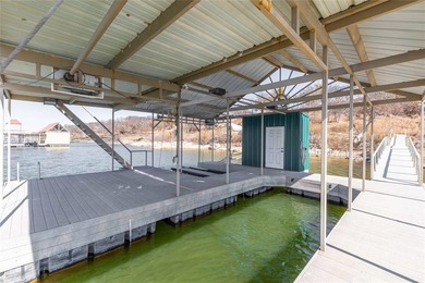 Lakefront Luxury Awaits at Deepwater Estates. Experience the - photo 20