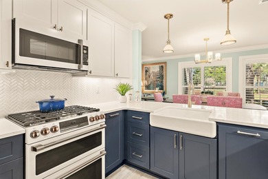 Stunning lakefront with Bay views. Experience standalone privacy - photo 1