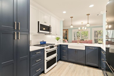 Stunning lakefront with Bay views. Experience standalone privacy - photo 9