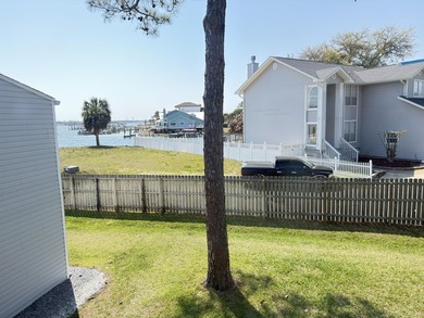 Located in the heart of Shalimar and with view of the bay from - photo 1