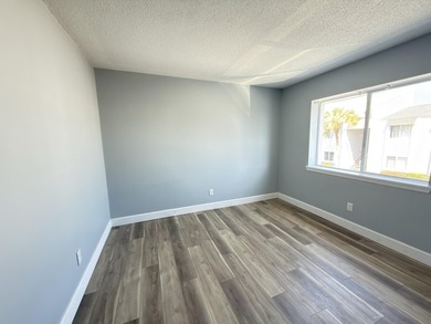 Located in the heart of Shalimar and with view of the bay from - photo 6