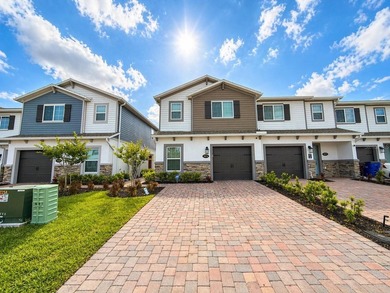 Lake Tohopekaliga Townhome/Townhouse For Sale in ST Cloud Florida