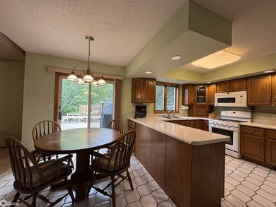 This one has it ALL! Enjoy quiet cul-de-sac living with room for - photo 11