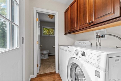 Welcome to Miller Place! This spacious 4-bedroom colonial offers - photo 18