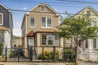 Beautifully renovated 3 bed, 2/1 bath home offering bright and - photo 1