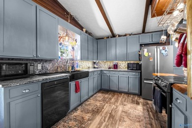 Contemporary lake living on beautiful Weiss Lake! This 4BR/4BA - photo 27