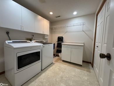This one has it ALL! Enjoy quiet cul-de-sac living with room for - photo 30