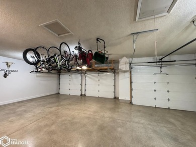 This one has it ALL! Enjoy quiet cul-de-sac living with room for - photo 32