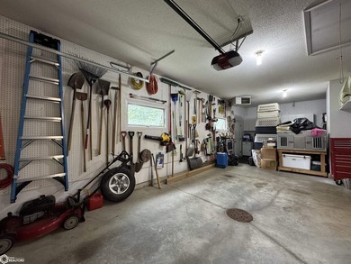 This one has it ALL! Enjoy quiet cul-de-sac living with room for - photo 33