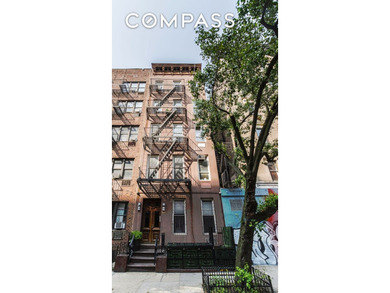 Contract SIGNED - Move right in to this very charming, sunny - photo 10