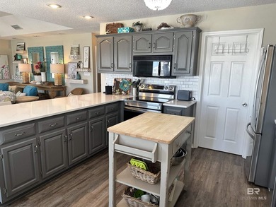 Welcome to Pelican's Rest, a beautifully updated 3rd-tier beach - photo 4