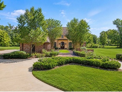 A rare private waterfront estate tucked inside Twin Cedars. Set - photo 4