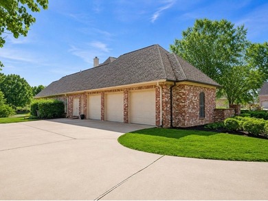 A rare private waterfront estate tucked inside Twin Cedars. Set - photo 5