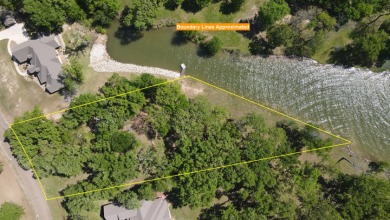 Beautiful waterfront lot with large trees - photo 2