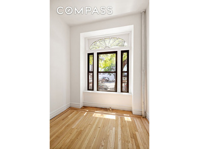 Sunny, Peaceful, and Spacious Prewar Studio Near Central - photo 5