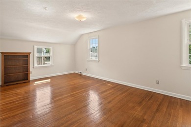 Welcome to 464 Harwick Road in Irondequoit NY! This charming - photo 32