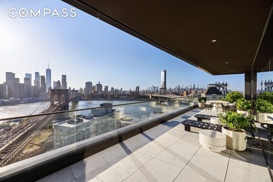 With cinematic views spanning the Brooklyn Bridge, Manhattan - photo 5
