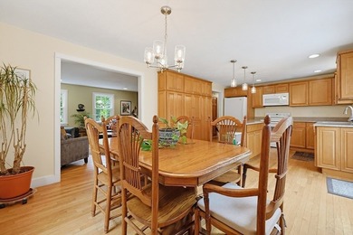 Sun-drenched 4-bed, 2.5 bath, 3-story Raised Cape in a private - photo 11