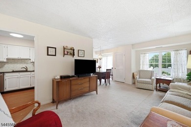 This bright, spacious, 3rd floor 2BR, 1.5 Bath condo in the - photo 12