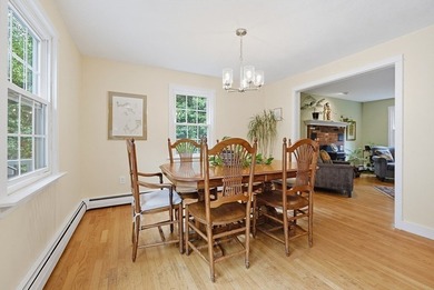 Sun-drenched 4-bed, 2.5 bath, 3-story Raised Cape in a private - photo 12