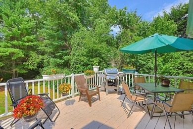 Sun-drenched 4-bed, 2.5 bath, 3-story Raised Cape in a private - photo 13