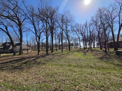 Beautiful waterfront lot with large trees - photo 6