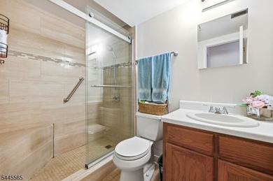 This bright, spacious, 3rd floor 2BR, 1.5 Bath condo in the - photo 16