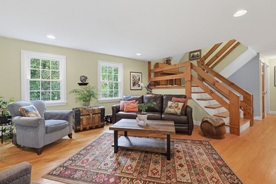 Sun-drenched 4-bed, 2.5 bath, 3-story Raised Cape in a private - photo 16